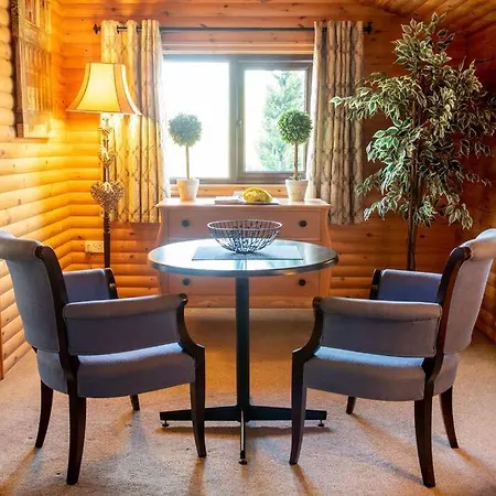 Wild Oats 11, Yellowtop Country Park فيلة *